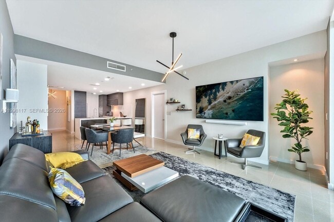 Building Photo - 900 Biscayne Blvd