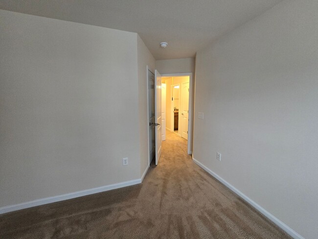 Building Photo - 111 Tuftin Dr