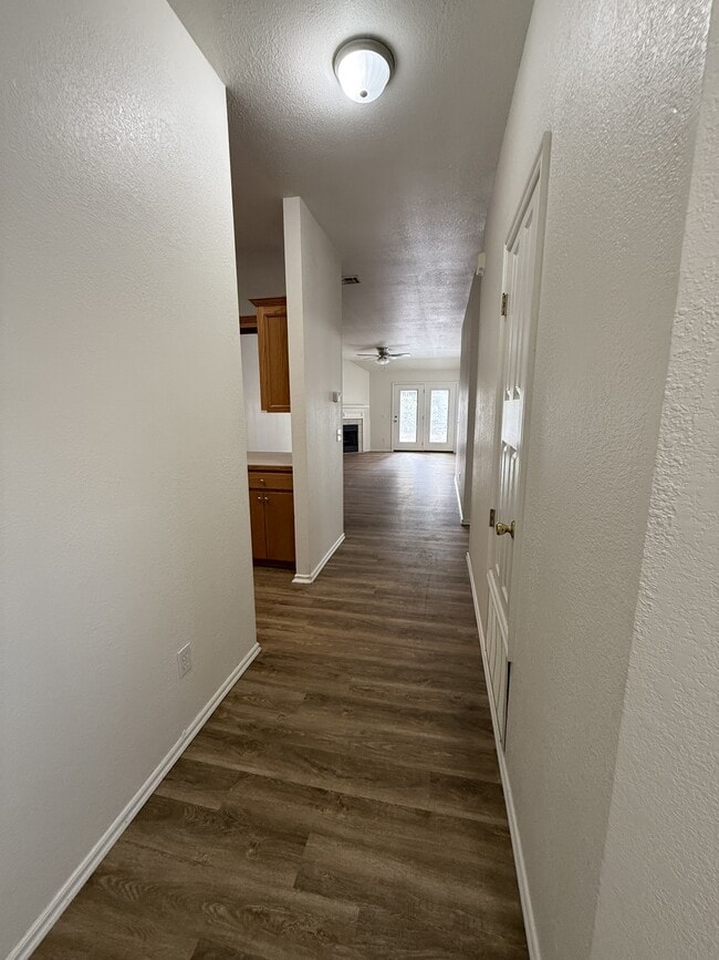 Building Photo - 701 S Stoneybrook St