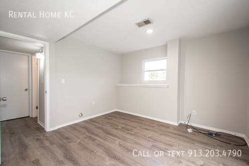 Building Photo - 1616 E Elm St