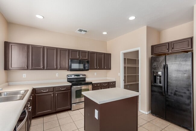 Building Photo - Welcome to Your Dream Home in Laveen Farms!