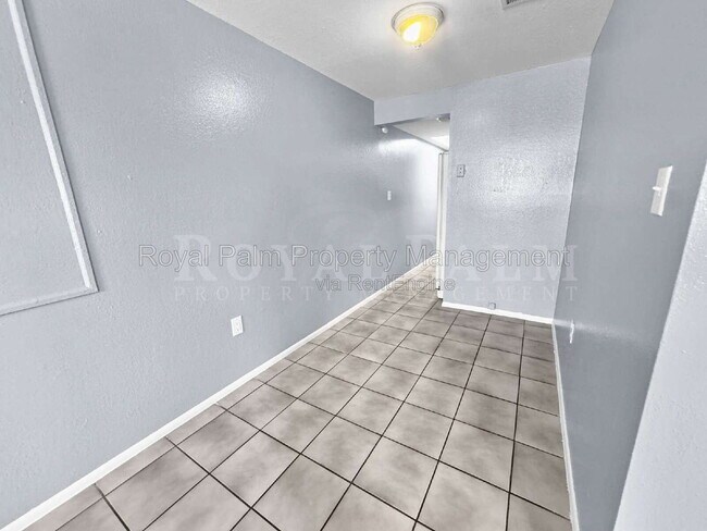 Building Photo - 6617 Warwick Cir