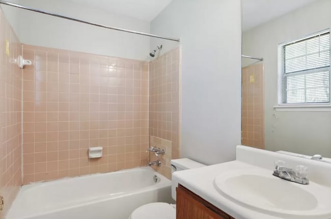 Building Photo - 3 bed 2 bath in Decatur!