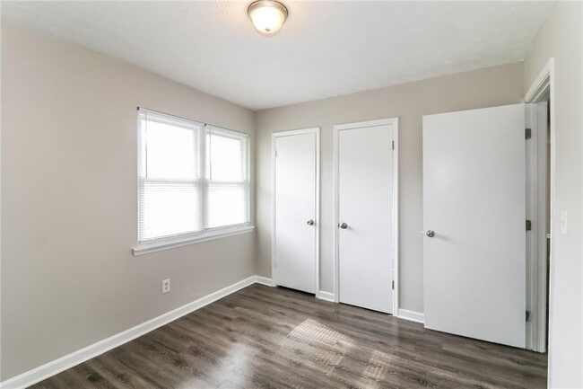Building Photo - 307 Hamilton Glenn