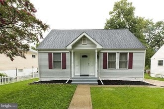 Building Photo - 2156 Lorraine Ave