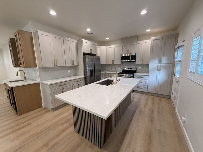 Building Photo - 2947 Dalton Ave