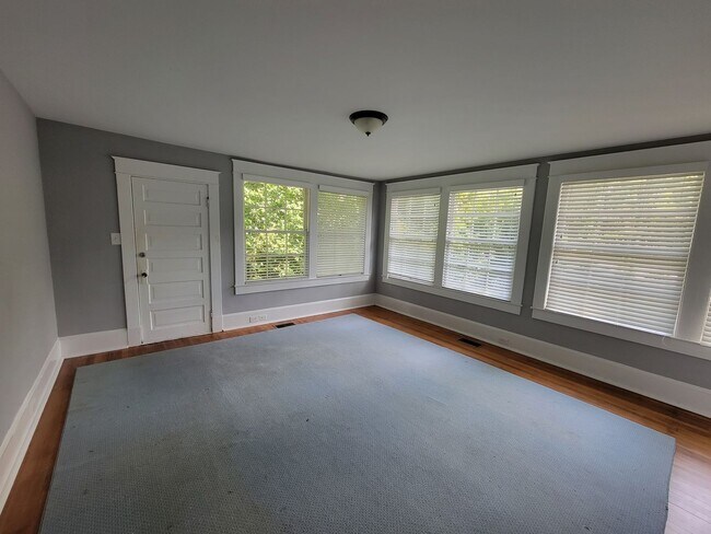 Building Photo - 921 Spring Garden St