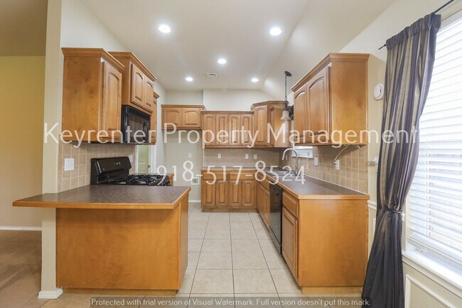 Building Photo - 3 Bed | 2 Bath in Collinsville!