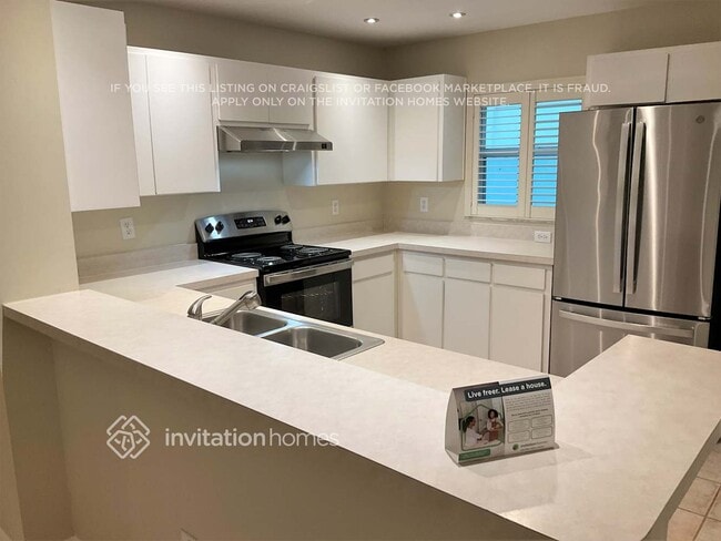 Building Photo - 14911 Rocky Ledge Dr