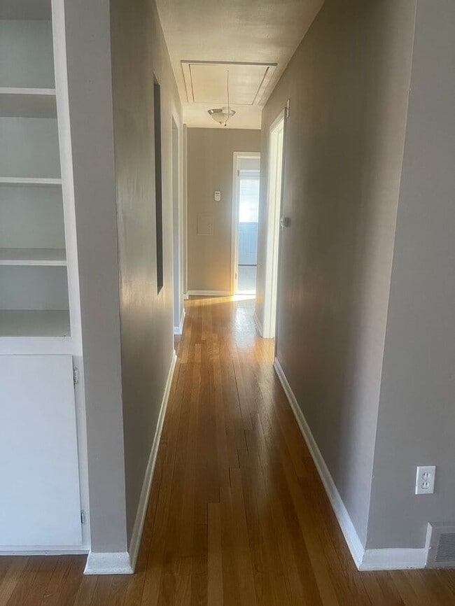 Building Photo - Luxury living at a great price!