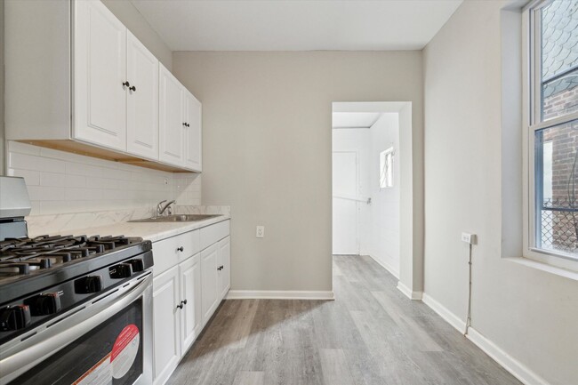 Building Photo - Newly Renovated 3 Bedroom Home