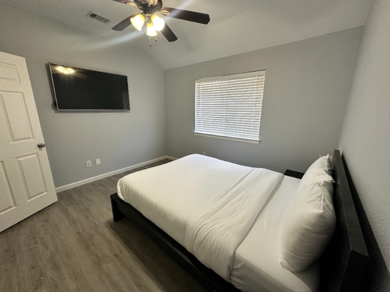 Building Photo - 2506 Spring Hill Ln