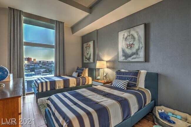 Building Photo - 353 E Bonneville Ave