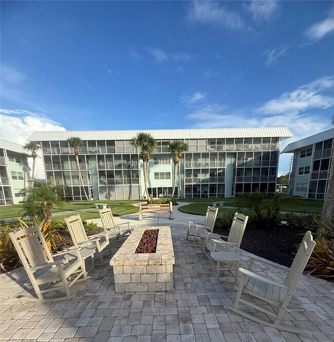 Building Photo - 325 Causeway N