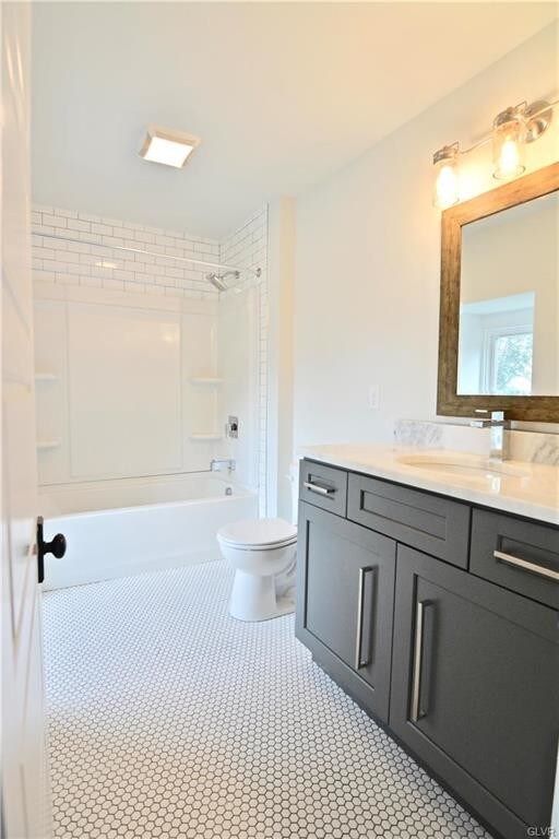 Building Photo - 147 Lachenour Ave