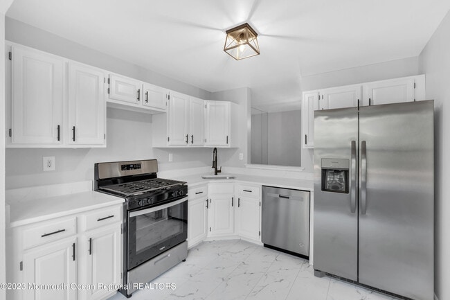 Building Photo - 204 Finch Ct