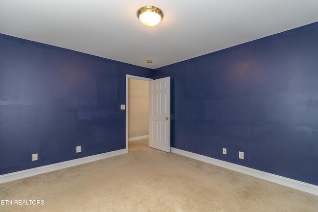 Building Photo - 8334 Bay Gardens Ln