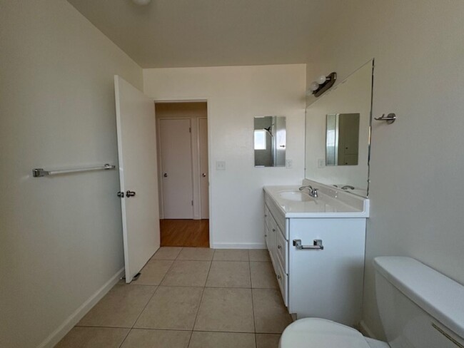 Building Photo - La Mar 4-Plex (25280) (DD)