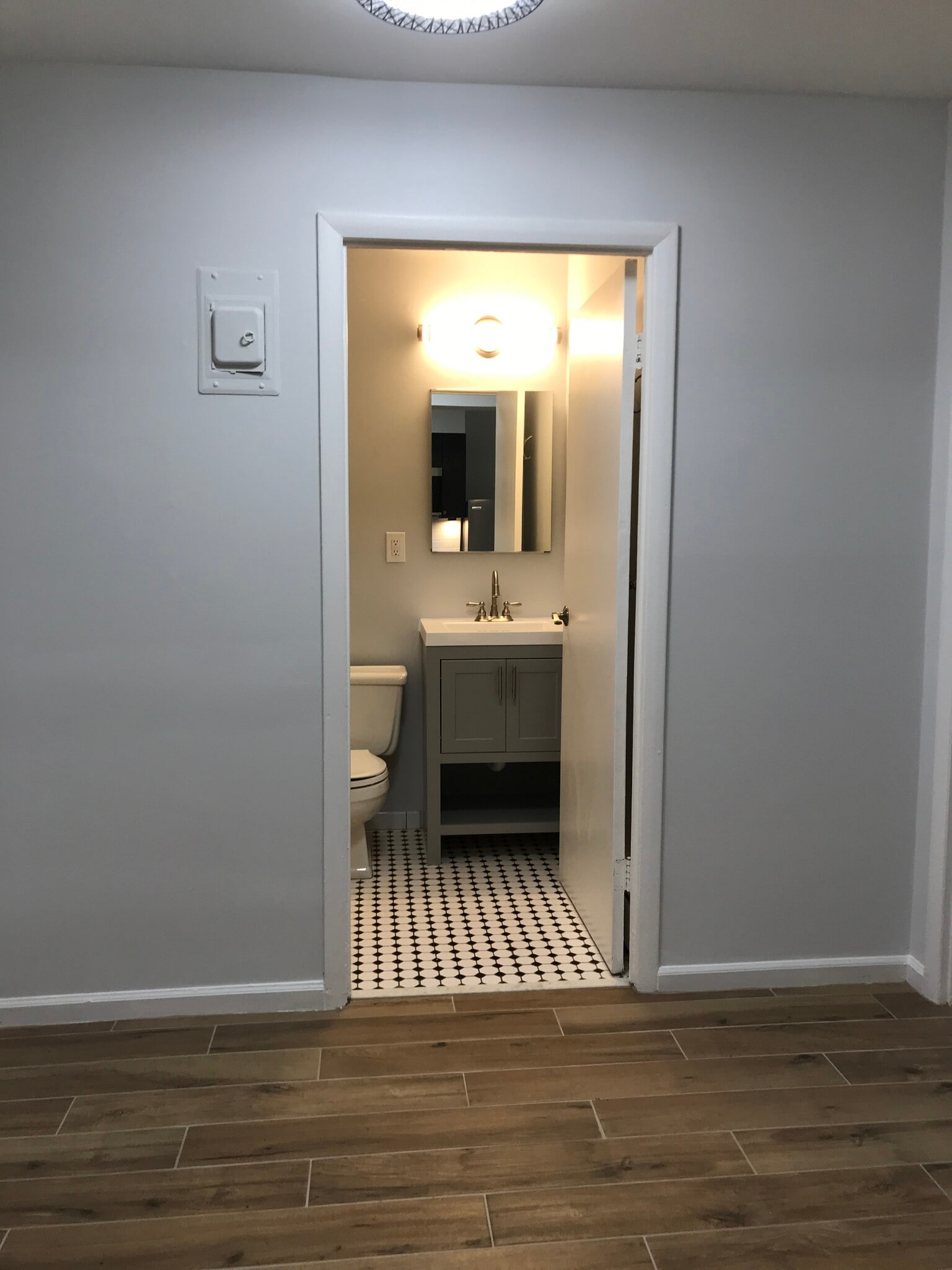 Full Bath - 1843 Clintonville St
