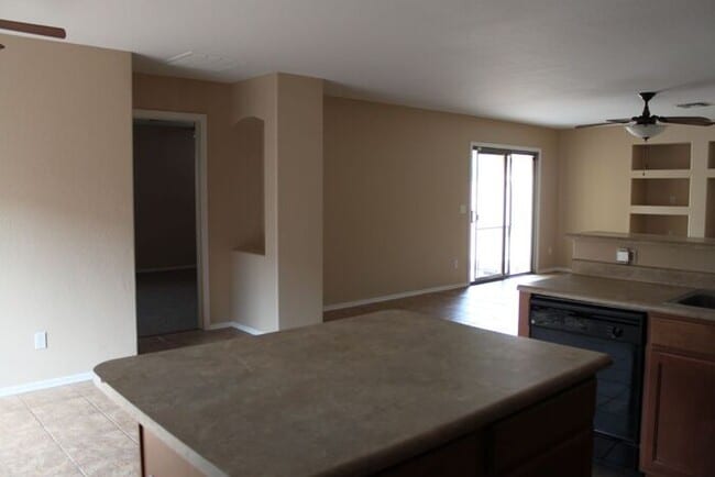 Building Photo - 3 bedroom-Village at San Tan Heights