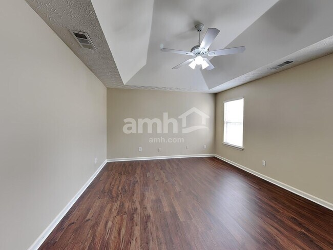 Building Photo - 1728 Silverchase Dr SW