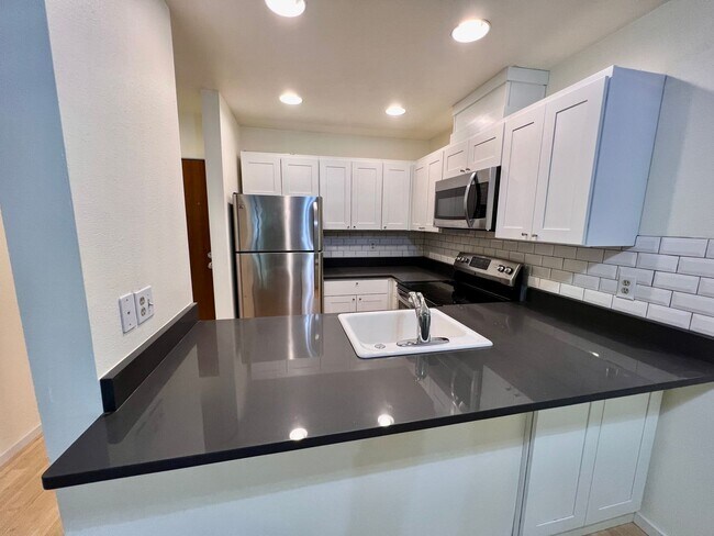 Building Photo - 211 Summit Ave E