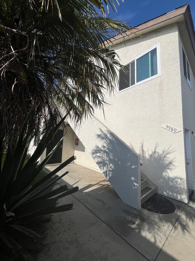 Building Photo - 3 BLOCKS TO MISSION BAY! SPACIOUS 2BD/1BA TOP FLOOR APARTMENT W/ GARAGE!!! $2,995/mo