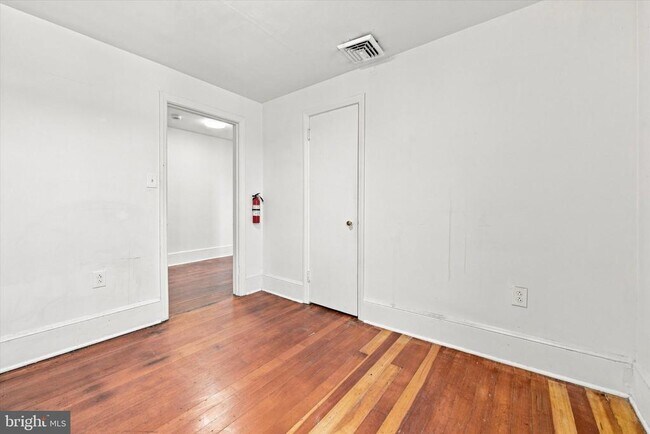 Building Photo - 162 Rosemont Ave