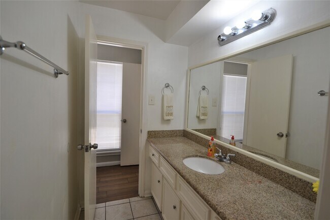Building Photo - 15927 Tumbling Rapids Dr