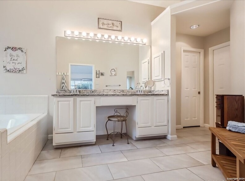 Building Photo - 2723 Montebello