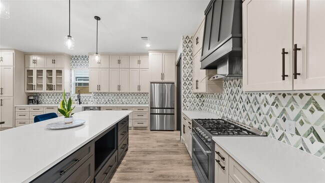 Building Photo - 517 Moore St