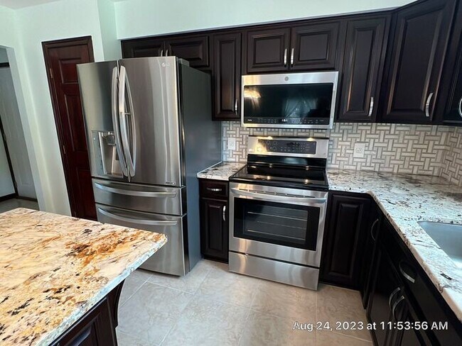 Building Photo - Gorgeous Highland Lakes Home