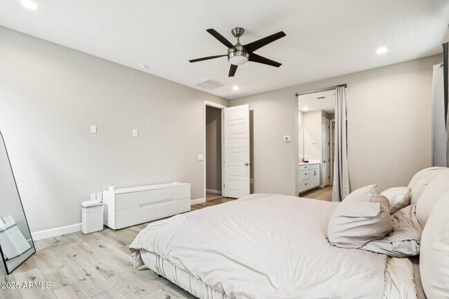 Building Photo - 4869 E Muriel Dr