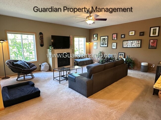 Building Photo - Lakeville 2 Bedroom Town Home, Dishwasher, Fireplace, 2 Car Garage, Garage Bonus Room