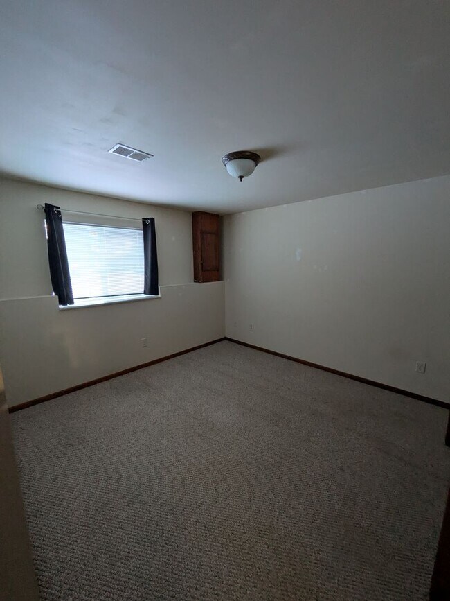 Building Photo - 3381/3383 Bridlewood Dr