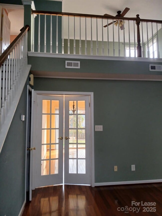 Building Photo - 3823 Thomas Ridge Dr