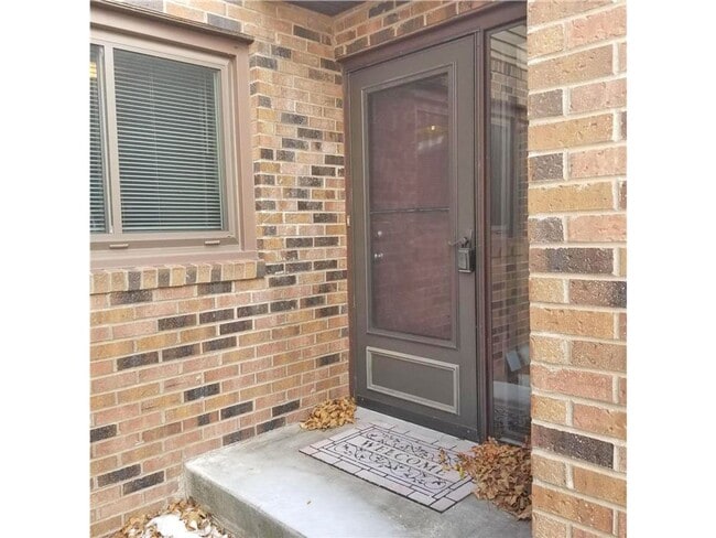 Building Photo - Awesome golden valley townhouse with 2 beds and 2.5 baths available 6/1/2024!