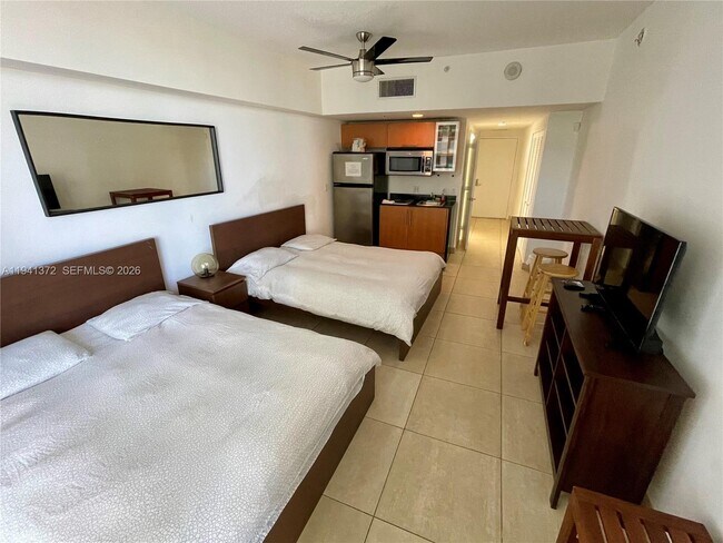 Building Photo - 1750 N Bayshore Dr