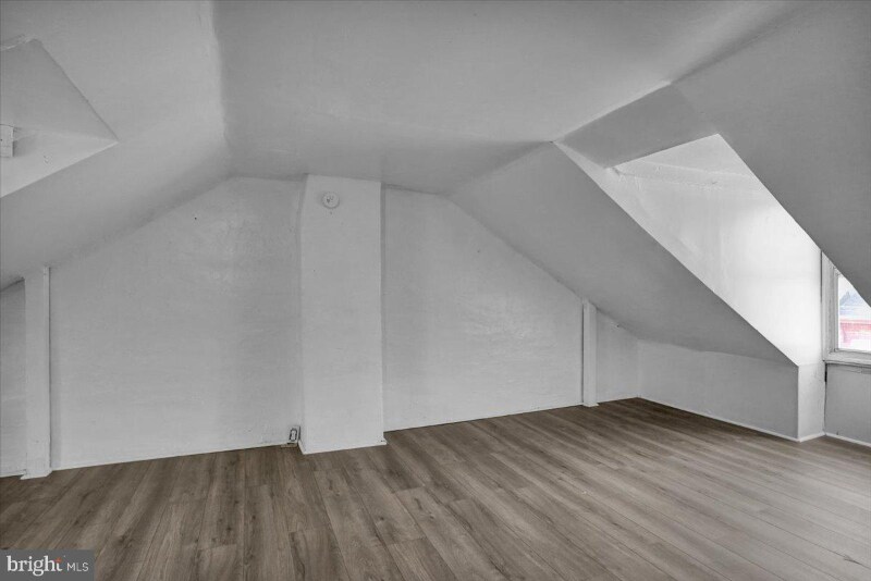 Building Photo - 637 Moss St