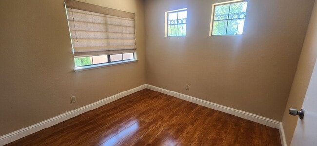 Building Photo - Wonderful 3 Bedroom 2.5 Bathroom Home in E...