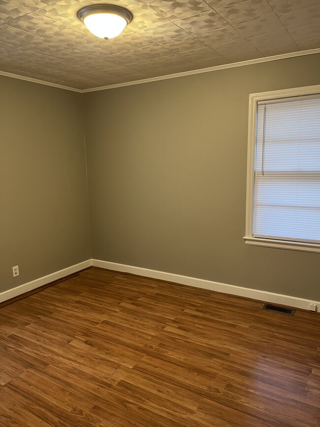 Building Photo - 824 Shirley Dr