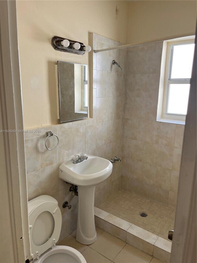 Building Photo - 1035 SW 3rd St