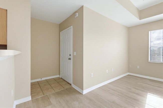 Building Photo - 1015 Villagio Cir