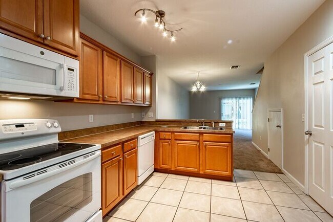 Building Photo - NOW AVAILABLE!!! Beautiful Large Town-home!