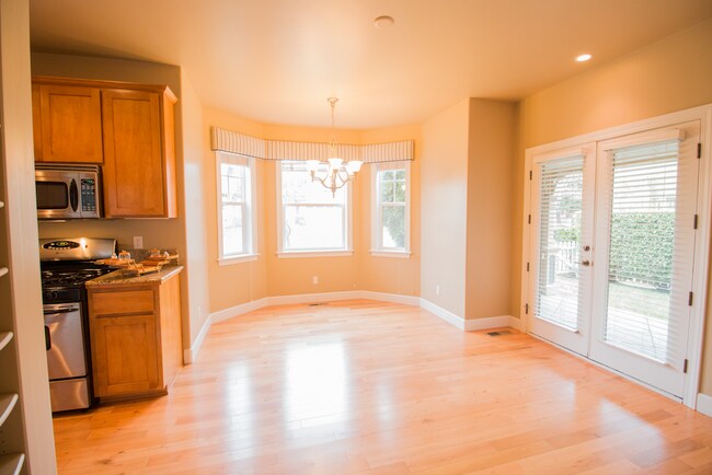 Building Photo - Beautiful Home in Historic Jacksonville