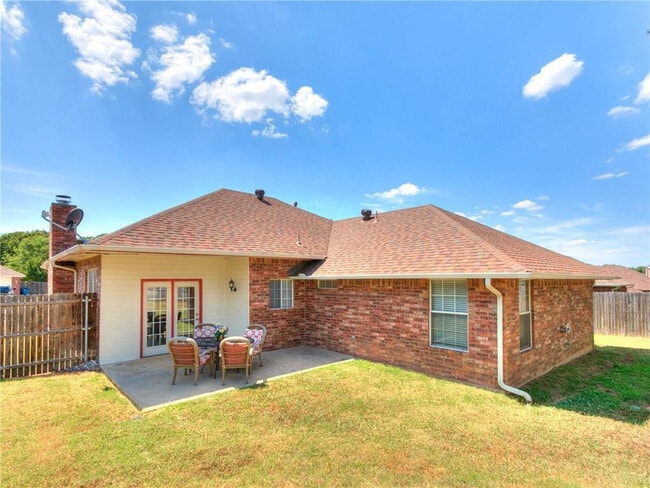 Building Photo - Beautiful 3 Bedroom 2 Bath Home In Choctaw!!!