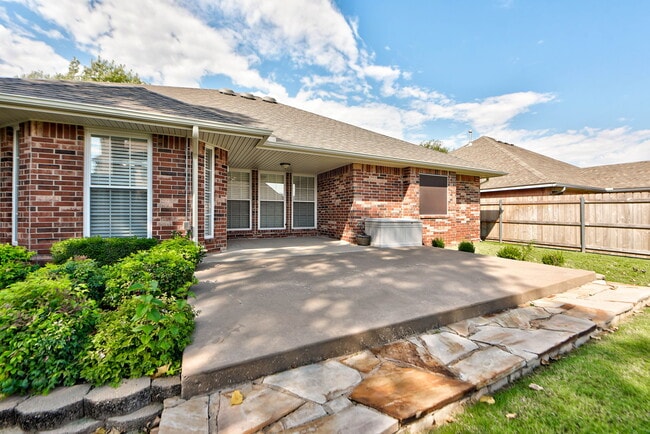 Building Photo - 4716 Stag Horn Dr