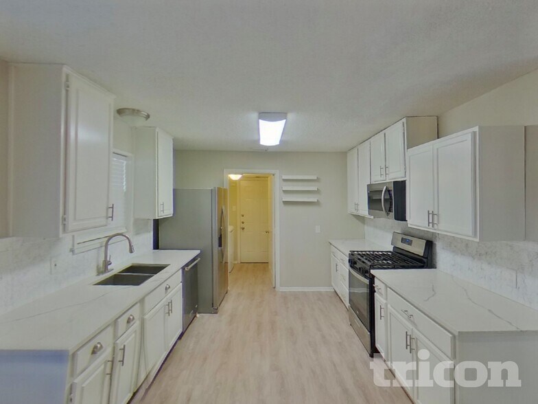 Building Photo - 3416 Tulip Ln