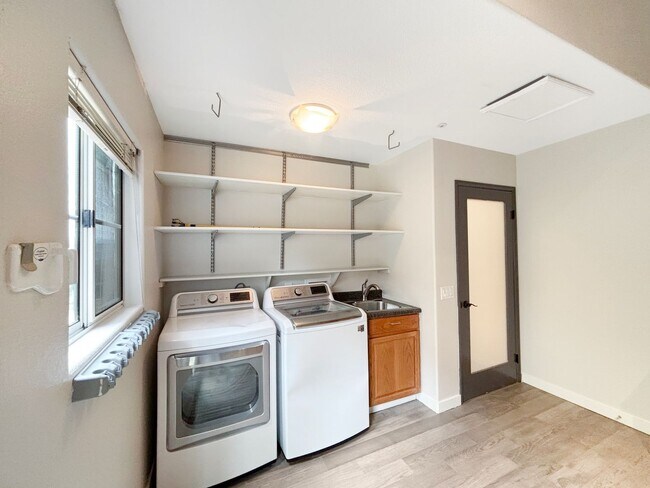 Building Photo - Spacious & Upgraded 4 Bedroom, 3 Bath Home...