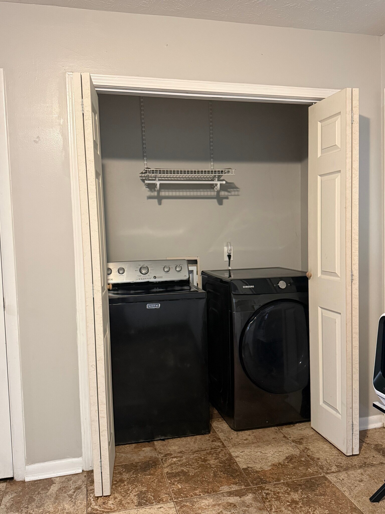 Building Photo - 11 Oak St